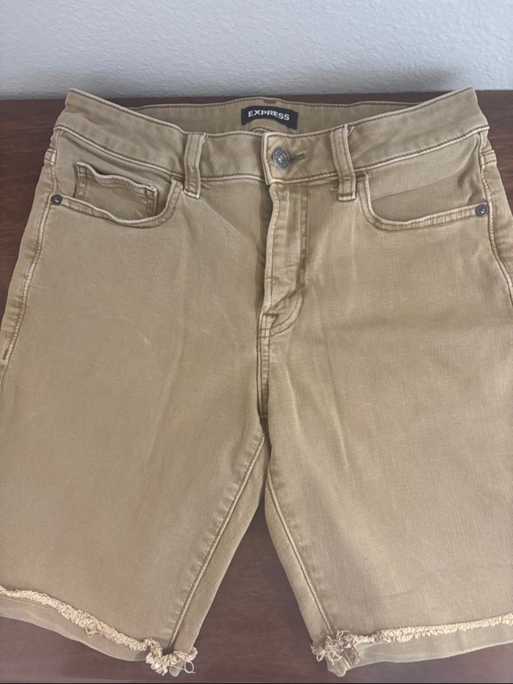 Express Men’s Tan Slim Jeans Shorts